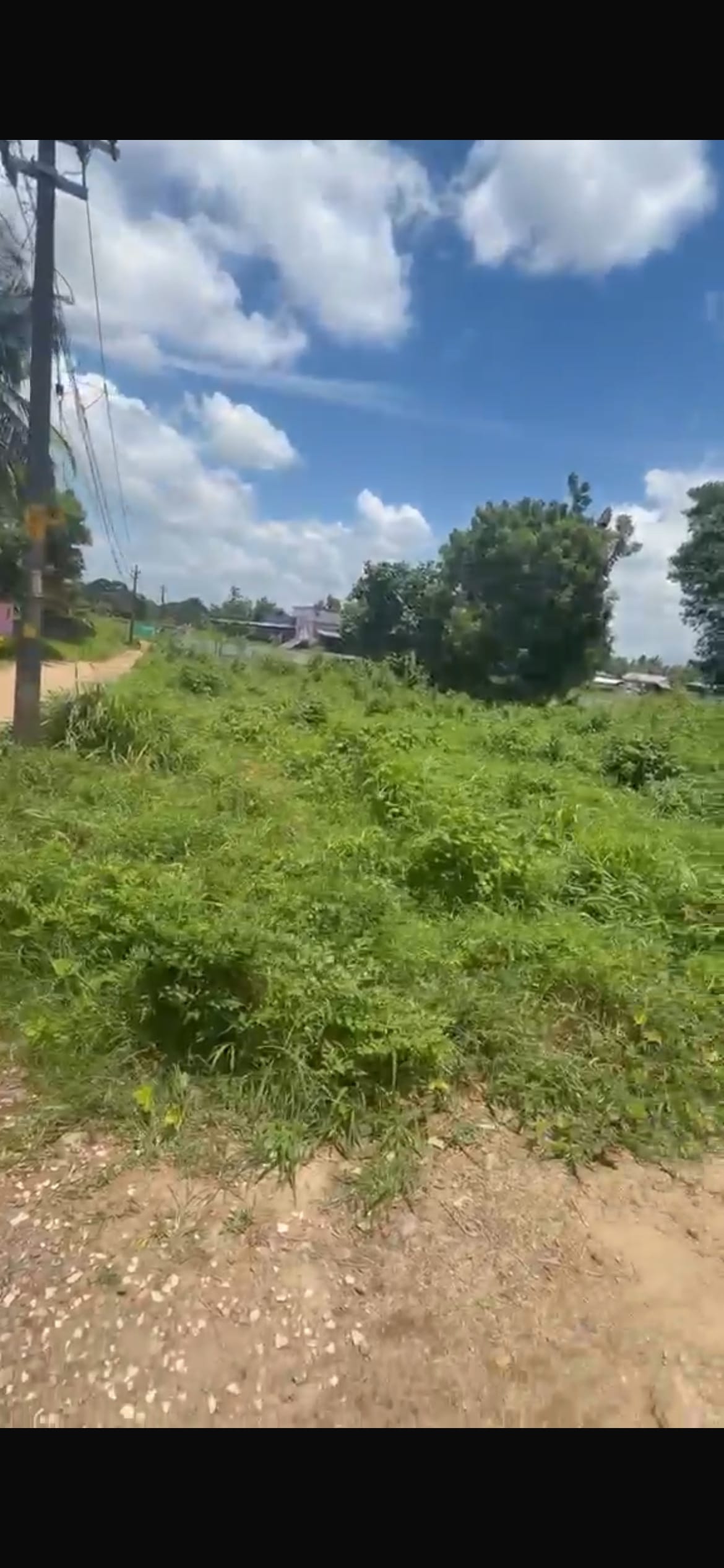 4.7 cent of land to sell at Kaarakkad, near Chandra nagar palakkad.