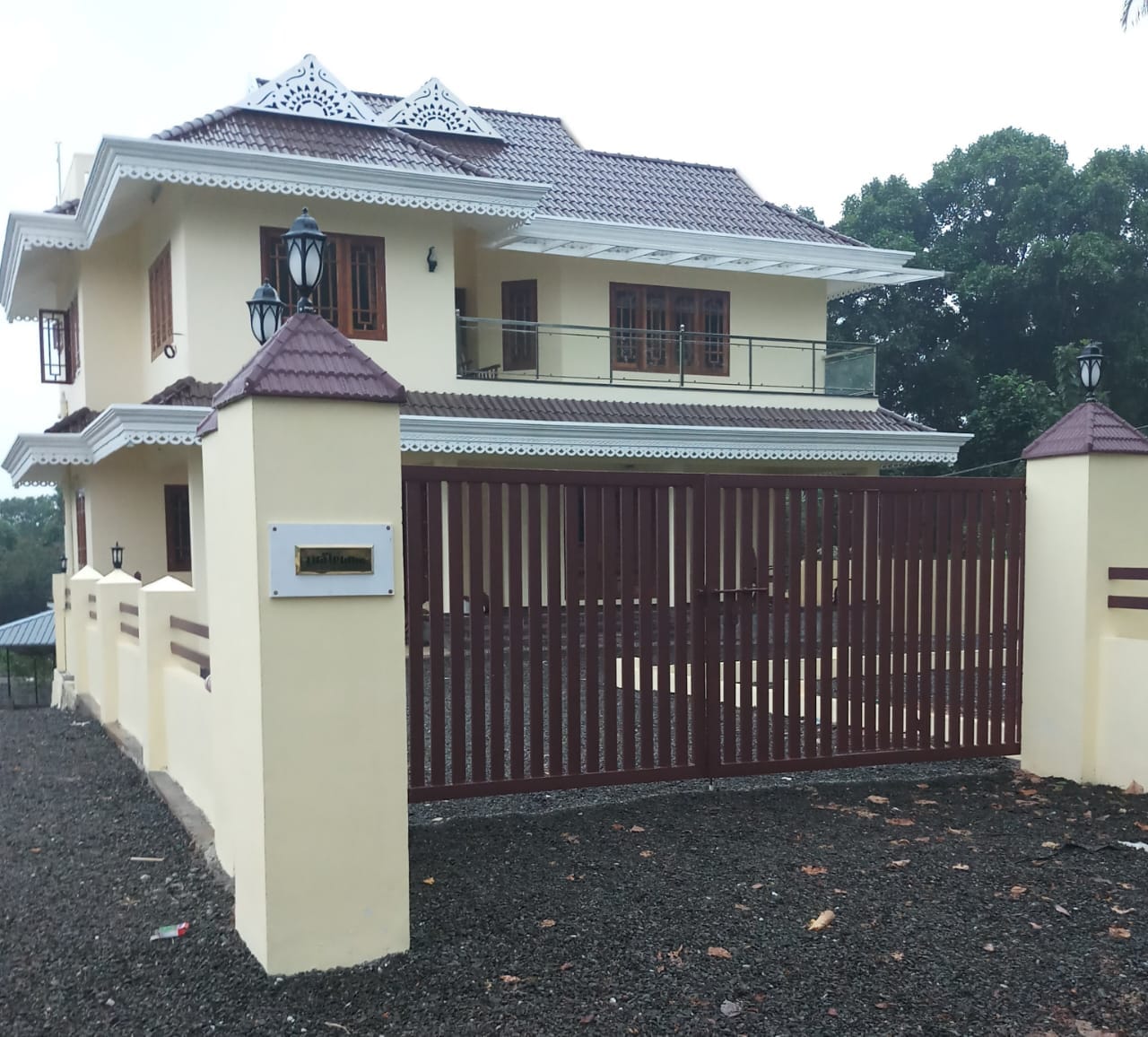 2 storage house with 1000 sqrft clear basement