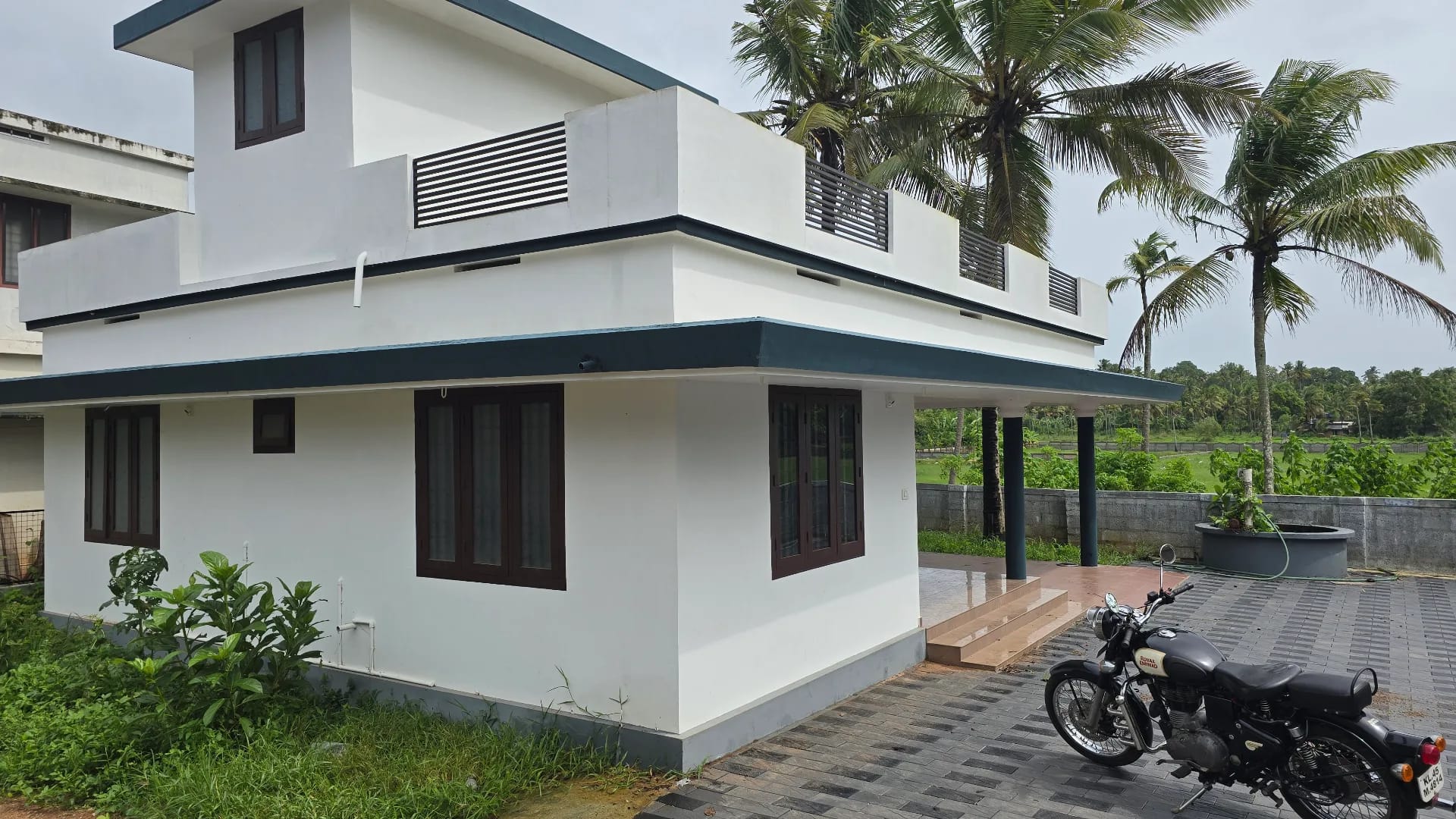 2 BHK Independent house in 7.5 cent plot. Single storey.