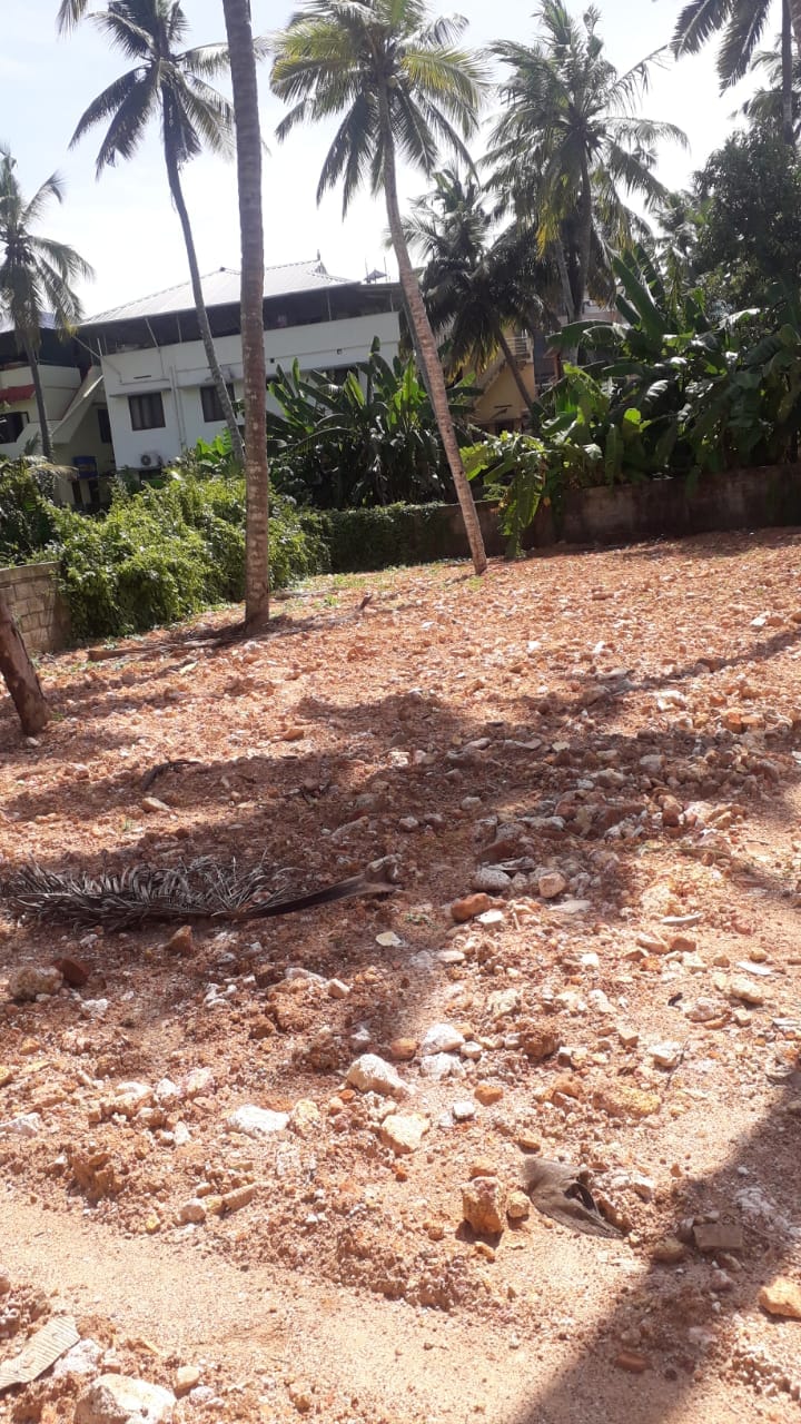 Resident plot near attukal Bhagavathi temple