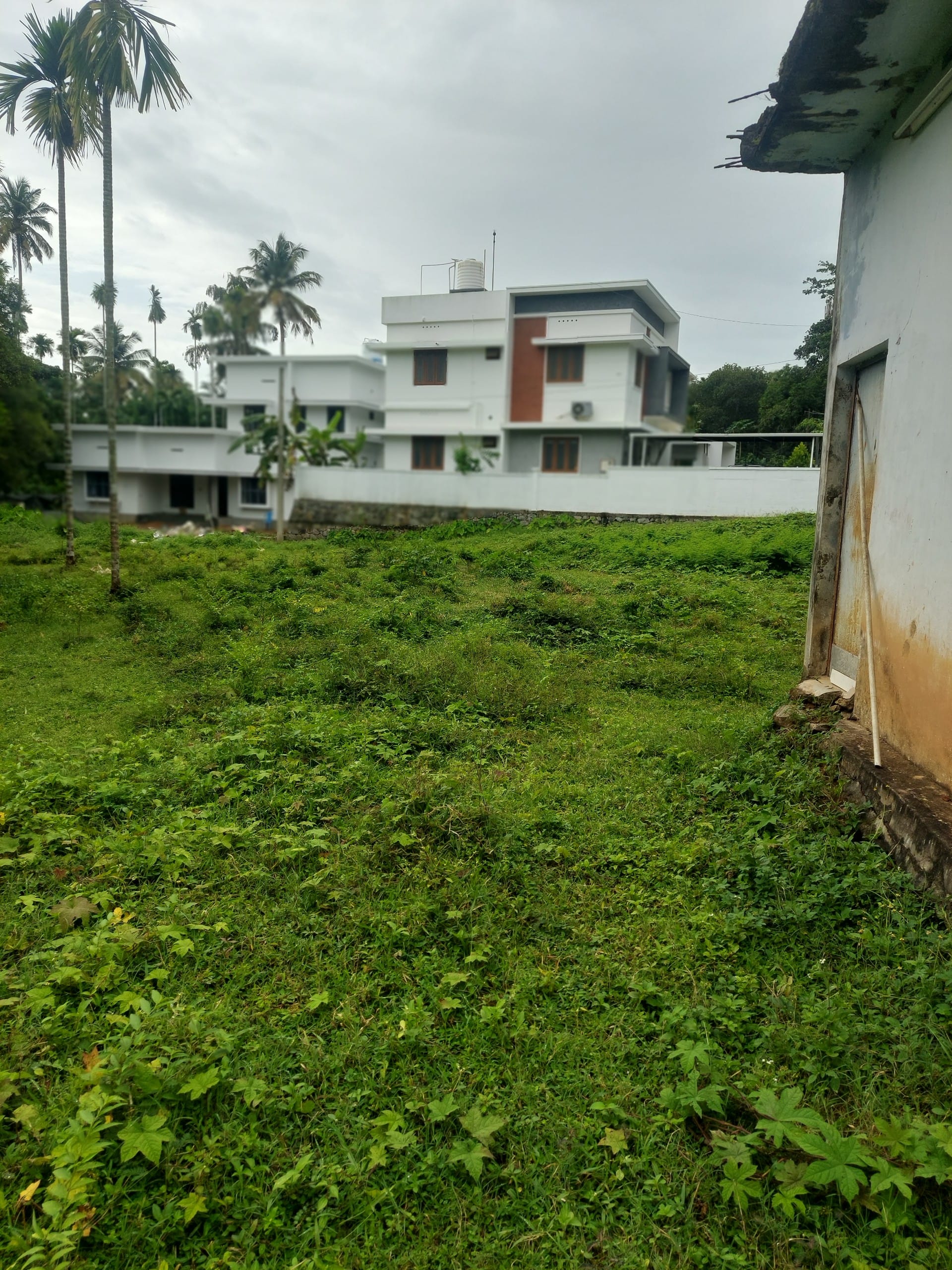 Residential plot in aloor